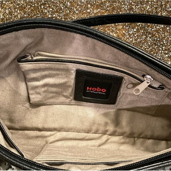 Very Nice HOBO Black Handbag / Purse - Picture 4 of 5